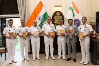 नोसेना प्रमुख एडमिरल आर हरि कुमार ने किया अनुराधा प्रकाशन की पुस्तकों एवं ‘उत्कर्ष मेल’ का लोकार्पण